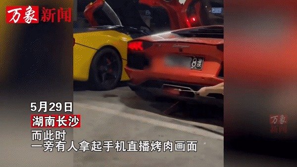 지난 30일(현지 시간) 중국 소셜 네트워크 서비스(SNS) 웨이보에는 람보르기니 배기구에서 뿜어져 나오는 열로 꼬치를 구워보겠다고 나선 남성의 영상이 화제다. (웨이보 갈무리) © 뉴스1