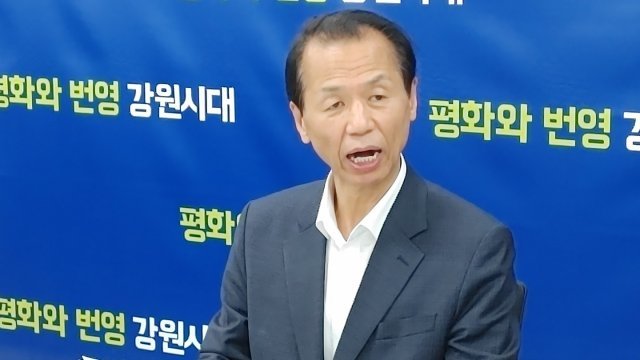 최문순 강원도지사가 1일 도청 기자실에서 대통령 선거 경선에 도전하겠다고 선언했다.