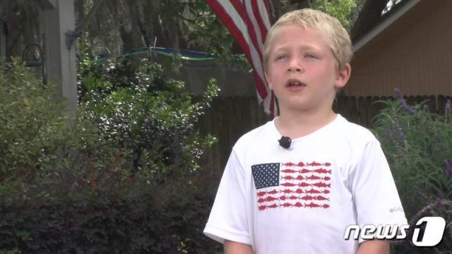 1시간을 헤엄쳐 아버지와 여동생을 구한 소년 체이스 파우스트. <출처=WJXT>© 뉴스1