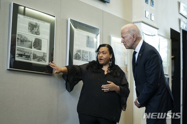 바이든 대통령, 털사 그린우드 문화센터 방문.