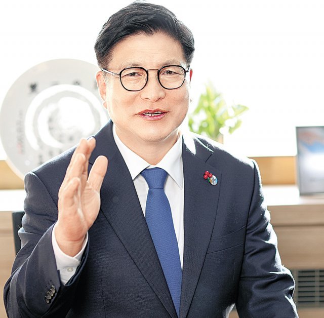 도성훈 인천시교육감은 2일 “가정이나 학교, 지역 간 격차에 상관없이 누구나 차별받지 않고 배울 권리를 보장해야 한다”며 “무상 교육 정책을 확대해 인천을 전국에서 공교육비 부담이 가장 적은 지역으로 만들고 있다”고 말했다. 인천시교육청 제공