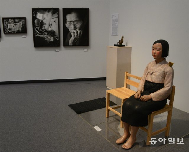 2019년 8월 일본 나고야 국제예술제 ‘아이치 트리엔날레’에 전시됐던 ‘평화의 소녀상’. 당시 우익의 거센 항의로 전시가 3일 만에 중단됐다. 동아일보DB