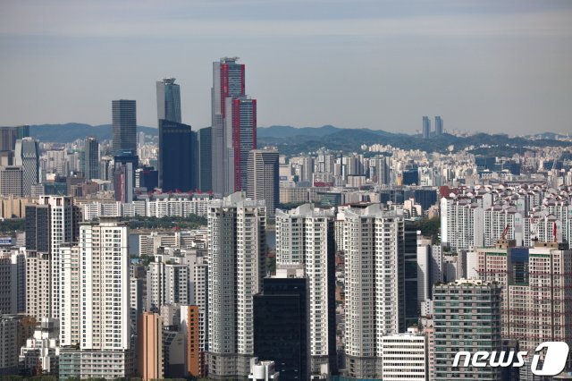 서울 중구 남산에서 바라본 서울 도심. 2021.5.12/뉴스1 © News1