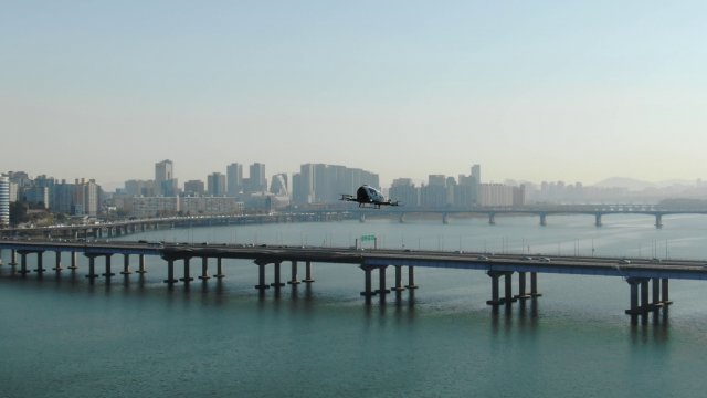 서울 한강 위를 날고 있는 Ehang 216, 출처: Ehang 홈페이지