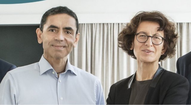 바이오엔테크를 공동 창업한 우구르 샤힌(왼쪽)과 외즐렘 튀레지 부부. 바이오엔테크는 화이자와 함께 mRNA 코로나19 백신을 개발한 기업이다. [바이오엔테크 홈페이지]