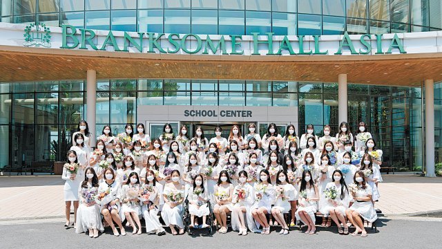 브랭섬홀 아시아 2021년 졸업생 단체사진