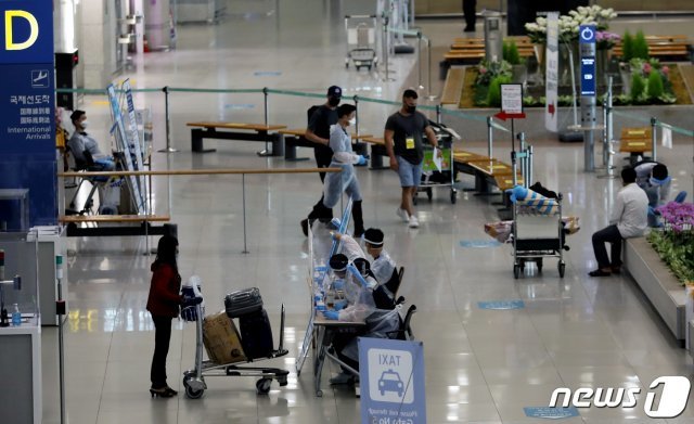 4일 오전 인천국제공항 1터미널 입국장의 모습. 2021.6.4/뉴스1 © News1