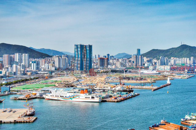 기반 시설 기준 80%의 공정을 보이고 있는 북항 재개발 사업 1단계 구간 전경. 부산시 제공