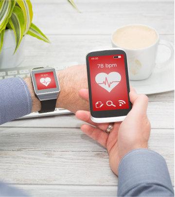 시계처럼 착용하는 웨어러블 기기와 휴대전화 등을 결합해 소비자에게 각종 의료 정보를 제공하는 기술이 빠르게 발전하면서 최근 글로벌 테크 기업 사이에서 건강 데이터 확보 경쟁이 본격화하고 있다. 게티이미지