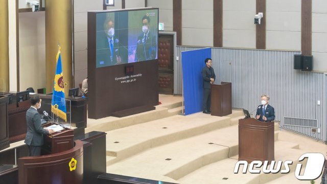 재명 경기도지사가 9일 실시된 경기도의회 도정질문에서 답변하고 있다. /© 뉴스1