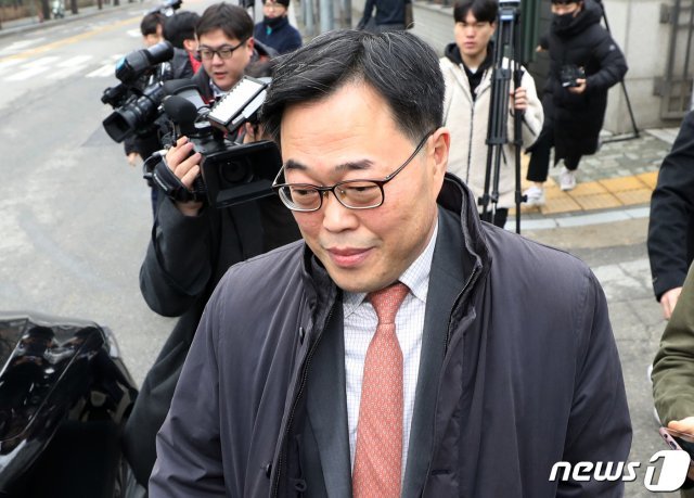 ‘정치자금법 위반’ 혐의로 재판에 넘겨진 김기식 전 금융감독원장. 2020.2.13/뉴스1 © News1