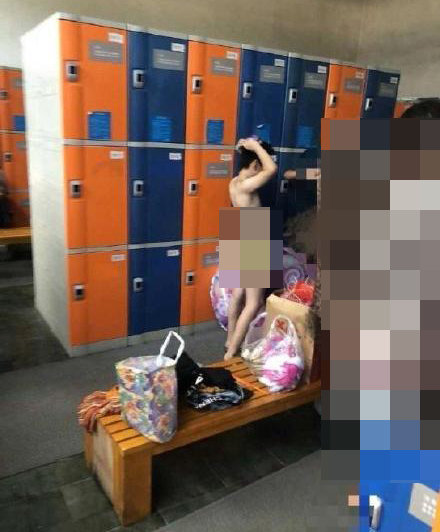 해당 탈의실 이용자가 게재한 남자아이 사진. 웨이보