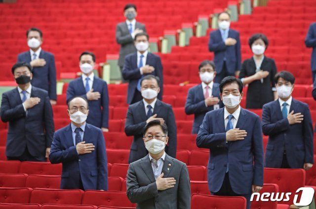 박범계 “절제된 검찰권 행사”…김오수 “국민중심 검찰 구현”
