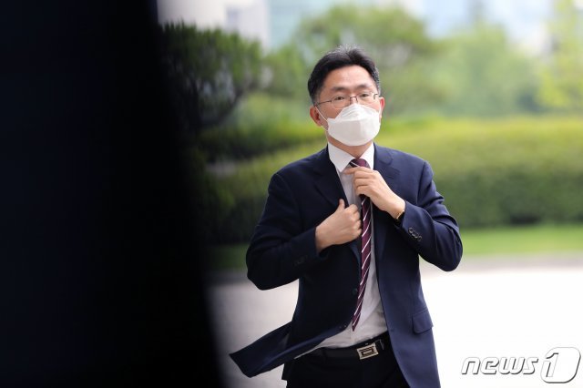 이정수 서울중앙지검장이 10일 오후 서울 서초구 대검찰청으로 들어서고 있다. 2021.6.10/뉴스1 © News1