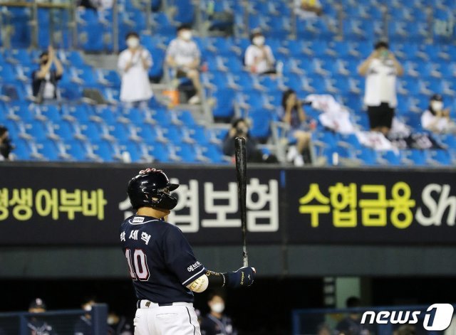 11일 오후 서울 잠실야구장에서 열린 ‘2021 신한은행 SOL KBO리그’ 두산베어스와 LG트윈스의 경기. 2021.6.11/뉴스1 © News1