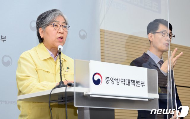 정은경 질병관리청장이 14일 오후 질병관리청에서 중앙방역대책본부 코로나19 브리핑을 하고 있다.(질병관리청 제공)2021.6.14/뉴스1