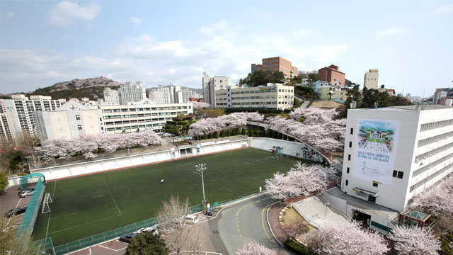 부산외국어대가 있었던 남구 우암동 캠퍼스(13만 2000㎡) 전경. 공영개발이 추진됐지만 잇따른 협상 결렬로 민간에 부지가 낙찰됐다. 부산외대는 2014년 금정구 남산동 캠퍼스로 이전했다. 부산외대 제공