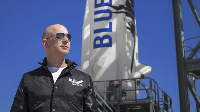 세계 최고 부자인 제프 베이조스 미국 아마존 창업자 겸 최고경영자(CEO)는 7월 20일 자신이 설립한 우주탐사 기업 ‘블루오리진’의 우주관광 로켓 ‘뉴셰퍼드’를 타고 우주여행을 하겠다고 밝혔다. 계획이 그대로 실행되면 그는 우주를 다녀온 최초의 백만장자가 된다.

블루오리진 제공