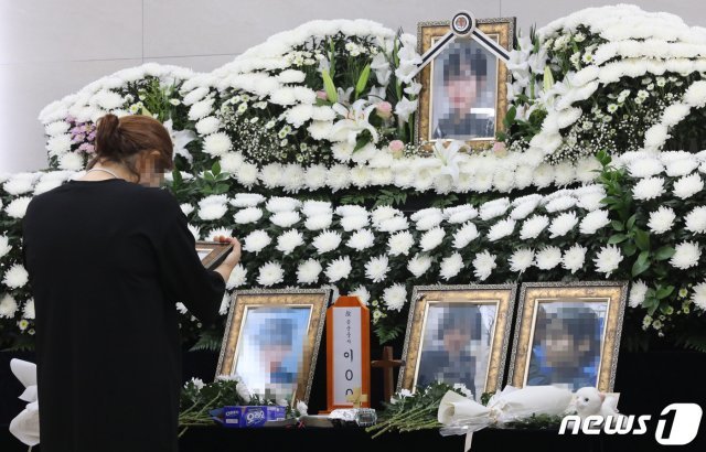 경기도 성남시 소재 국군수도병원 장례식장에 마련돼 있는 이모 공군 중사의 분향소. 2021.6.7/뉴스1 © News1