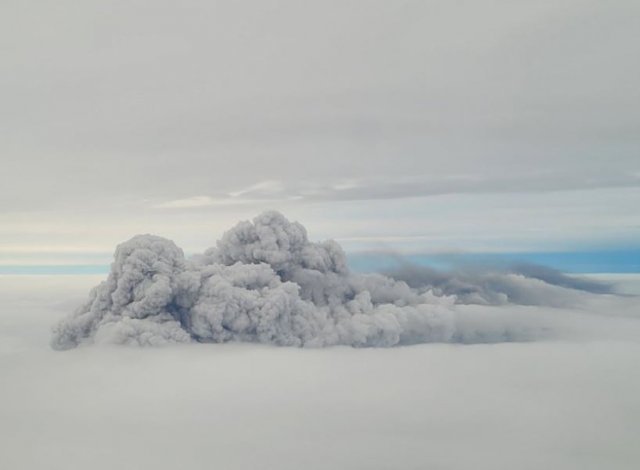 화재가 발생한 경기 이천시 마장면 인근 하늘로 추정되는 사진. (트위터 갈무리) © 뉴스1