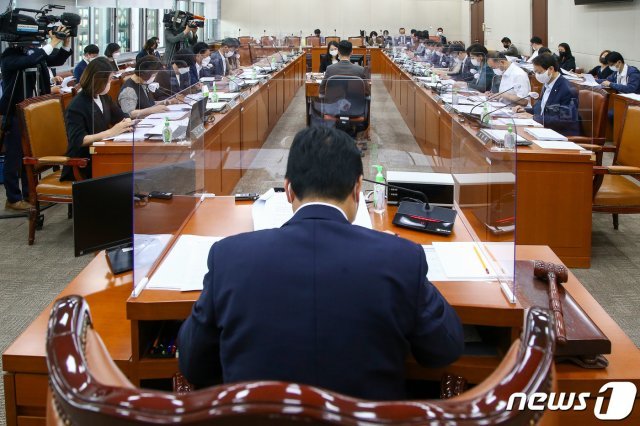 23일 국회 보건복지위원회에서 수술실 CCTV 설치와 관련된 의료기기법 일부개정안 등을 논의하는 법안소위가 열리고 있다. 2021.6.23/뉴스1 © News1