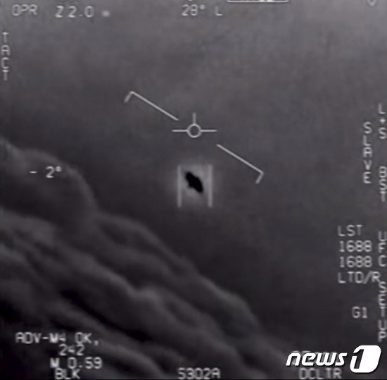 미국 국방부가 공개한 UFO동영상. 뉴스1