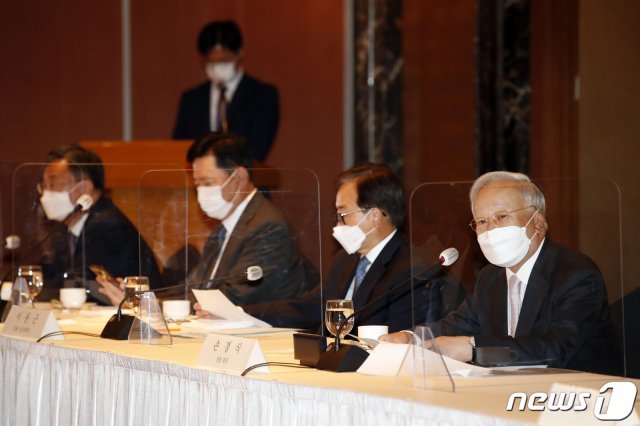 손경식 한국경영자총협회장이 28일 오전 서울 중구 롯데호텔에서 열린 30대 기업 CHO 간담회에 참석해 인사말하고 있다. 2021.6.28/뉴스1 © News1