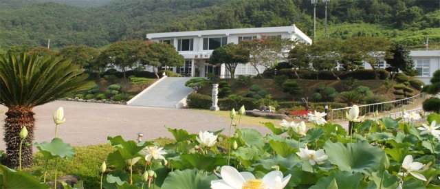 전남 고흥군 영남면 팔영산 자락에 위치한 남포미술관. 2005년에 문을 열었다. 남포미술관 제공
