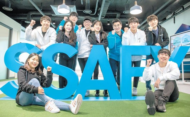 2018년 10월 삼성청년SW아카데미 서울 캠퍼스에 입과한 1기 교육생들. 삼성전자 제공