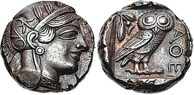 플라톤 시대 사용된 그리스 주화. 앞면에는 수호 여신 아테네의 모습이, 뒷면에는 아테네 여신을 상징하는 올빼미와 올리브가 새겨져 있다.
