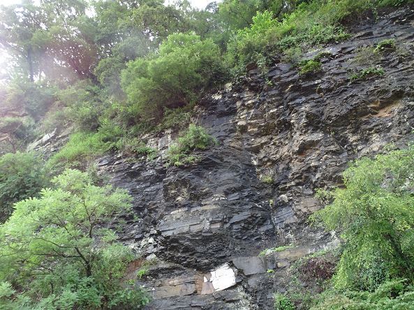 남강 주변 절벽. 산림청 국립산림과학원