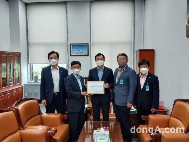 감사 권기봉 조합장, 회장 엄충국 조합장, 국방위원장 민홍철 의원, 부회장 한현수 조합장, 운영위원 최종철 조합장