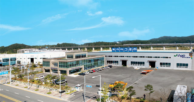대전에 있는 제이아그로 비료 생산 공장 전경. 유통 효율성을 높이기 위해 2010년 대구에 있던 공장을 대전으로 옮겼다. 제이아그로 제공