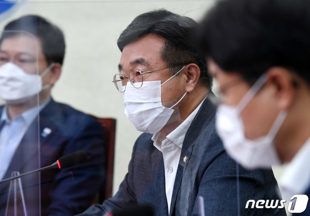 윤호중 더불어민주당 원내대표가 9일 오전 서울 여의도 국회에서 열린 최고위원회의에서 발언하고 있다. 2021.7.9/뉴스1 © News1