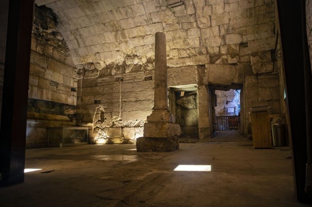 고대 로마 시대의 전형적인 양식에 장식된 방
