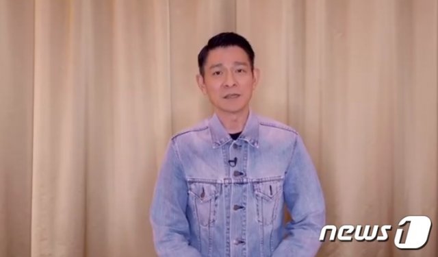 배우 유덕화가 영화 잃어버린 아이들에서 아버지를 연기했다. © 뉴스1 (웨이보 갈무리)