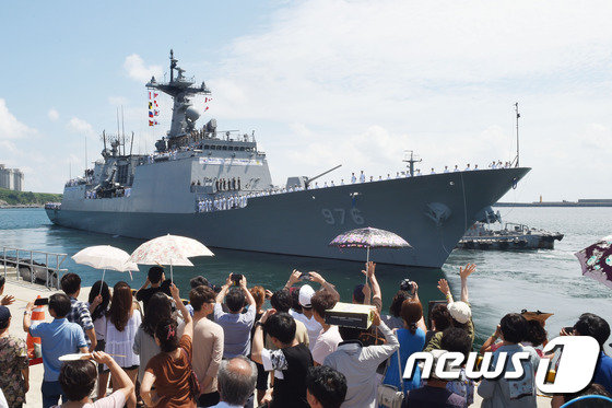 해군 구축함 ‘문무대왕함’ (해군 제공) 2016.8.18/뉴스1 © News1 추연화 기자