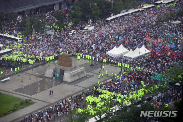 지난해 8월15일 보수단체 서울 종로구 광화문광장 집회 모습. 사진=뉴시스