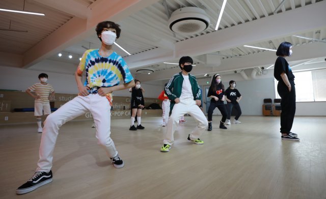 국영수 대신 춤과 노래…‘아이돌 선행학습’ 나선 초등생들
