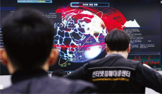 한국인터넷진흥원(KISA) 인터넷침해대응센터 종합상황실. 이곳에서는 한국 주요 사이트에 대한 디도스(DDos) 공격 현황을 모니터링한다. [동아DB]