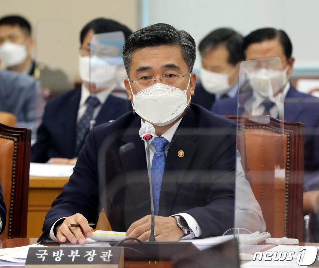 서욱 국방부 장관이 26일 국회 국방위 전체회의에 출석해 의원들의 질의에 답변하고 있다. 2021.7.26/뉴스1 © News1