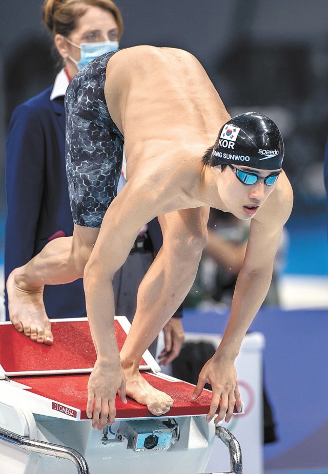 26일 도쿄 올림픽 수영 남자 자유형 200m 준결선에서 출발하고 있는 황선우. 도쿄=올림픽사진공동취재단