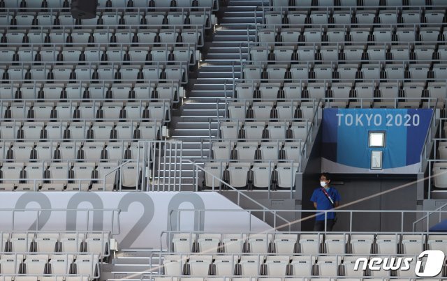 25일 오전 일본 도쿄 아쿠아틱스 센터에서 열린 ‘2020 도쿄올림픽’ 남자 400m 개인 혼영 경기가 무관중으로 진행되고 있다. 2021.7.25/뉴스1 © News1