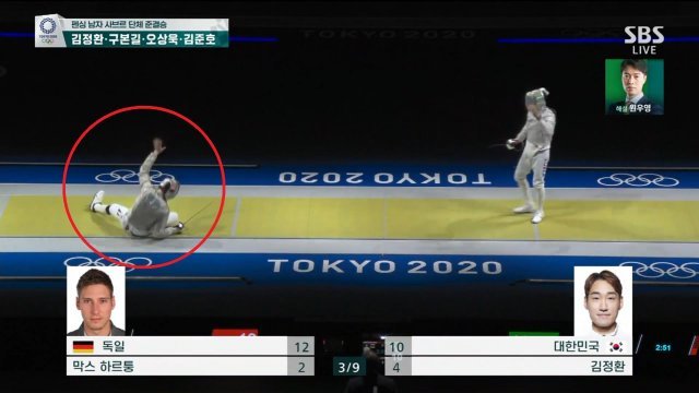 하르퉁이 28일 펜싱 남자 사브르 단체 준결승전에서 김정환의 넘어진 모습을 따라하는 장면