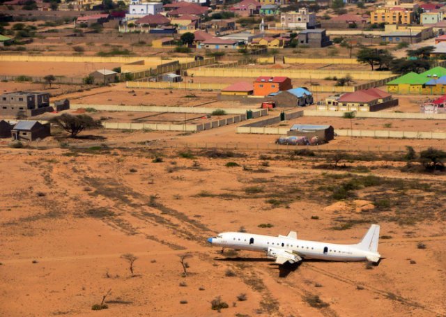 소말리아에서 버려진 UN항공기. ⓒGettyImagesBank
