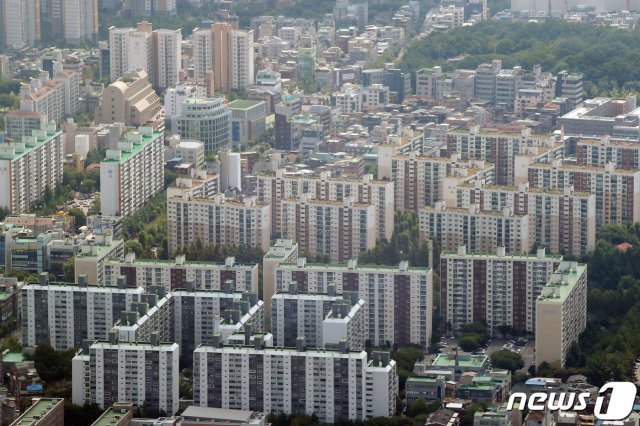 서울 송파구 롯데월드타워 서울스카이에서 바라본 서울 시내 아파트 단지 모습. 2021.7.28/뉴스1 © News1