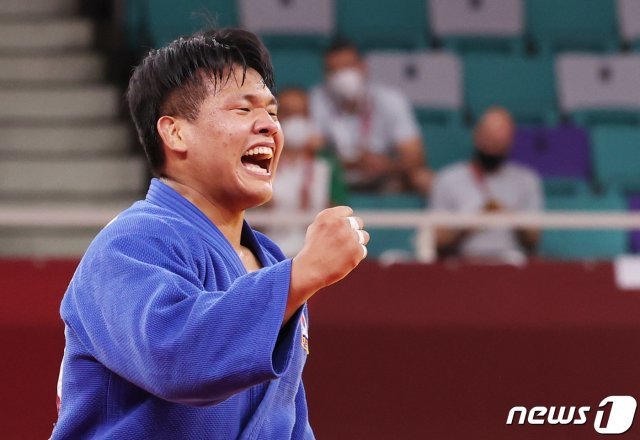 유도 조구함이 29일 일본 도쿄 지오다구 일본 무도관에서 열린 유도 남자 100kg급 4강에서 포르투갈 폰세카를 꺽은 뒤 기뻐하고 있다. 2021.7.29/뉴스1 © News1