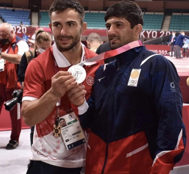 2020 도쿄올림픽에서 은메달을 딴 조지아의 유도 선수 바자 마르그벨라슈빌리(왼쪽), 라샤 샤브다투아슈빌리. (바자 마그르벨라슈빌리 인스타그램 갈무리) © 뉴스1