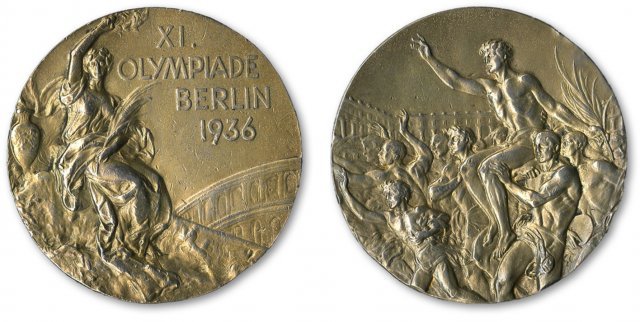 1936 베를린올림픽 제시 오언스의 금메달의 앞면(왼쪽)과 뒷면. SCP옥션 캡처