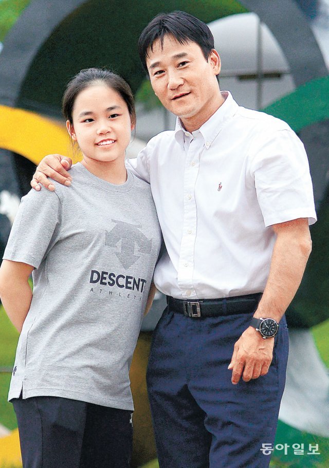 한국 스포츠 사상 첫 부녀 올림픽 메달리스트가 된 여서정(왼쪽)과 아버지 여홍철 경희대 교수. 동아일보DB